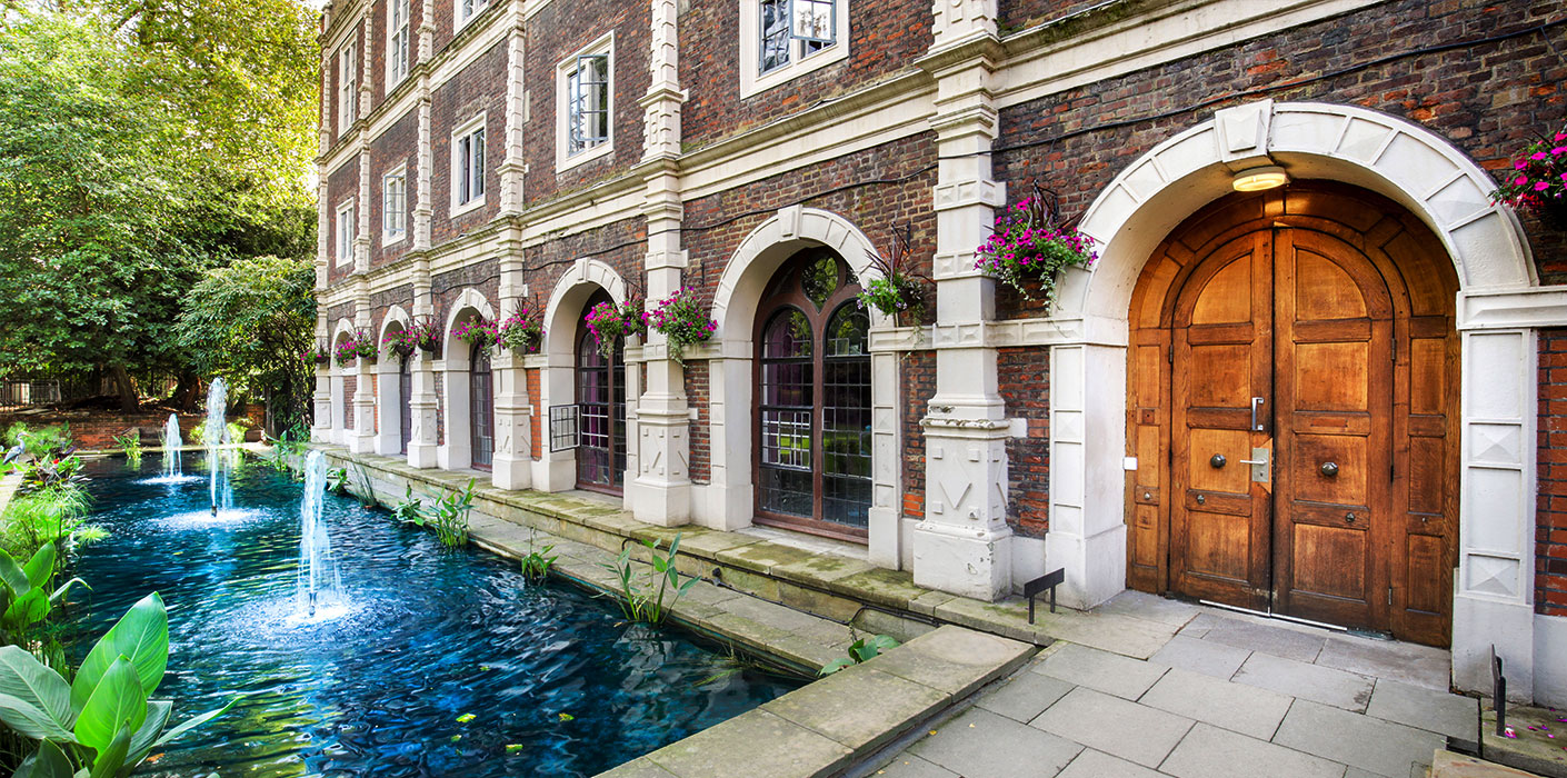 Full refurbishment of a Grade II listed building in Holland Park, London